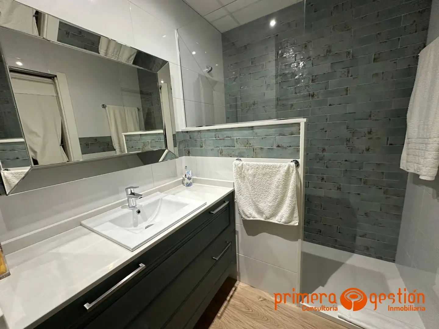 Baño de Piso en venta en Lora del Río con Aire acondicionado, Calefacción y Trastero