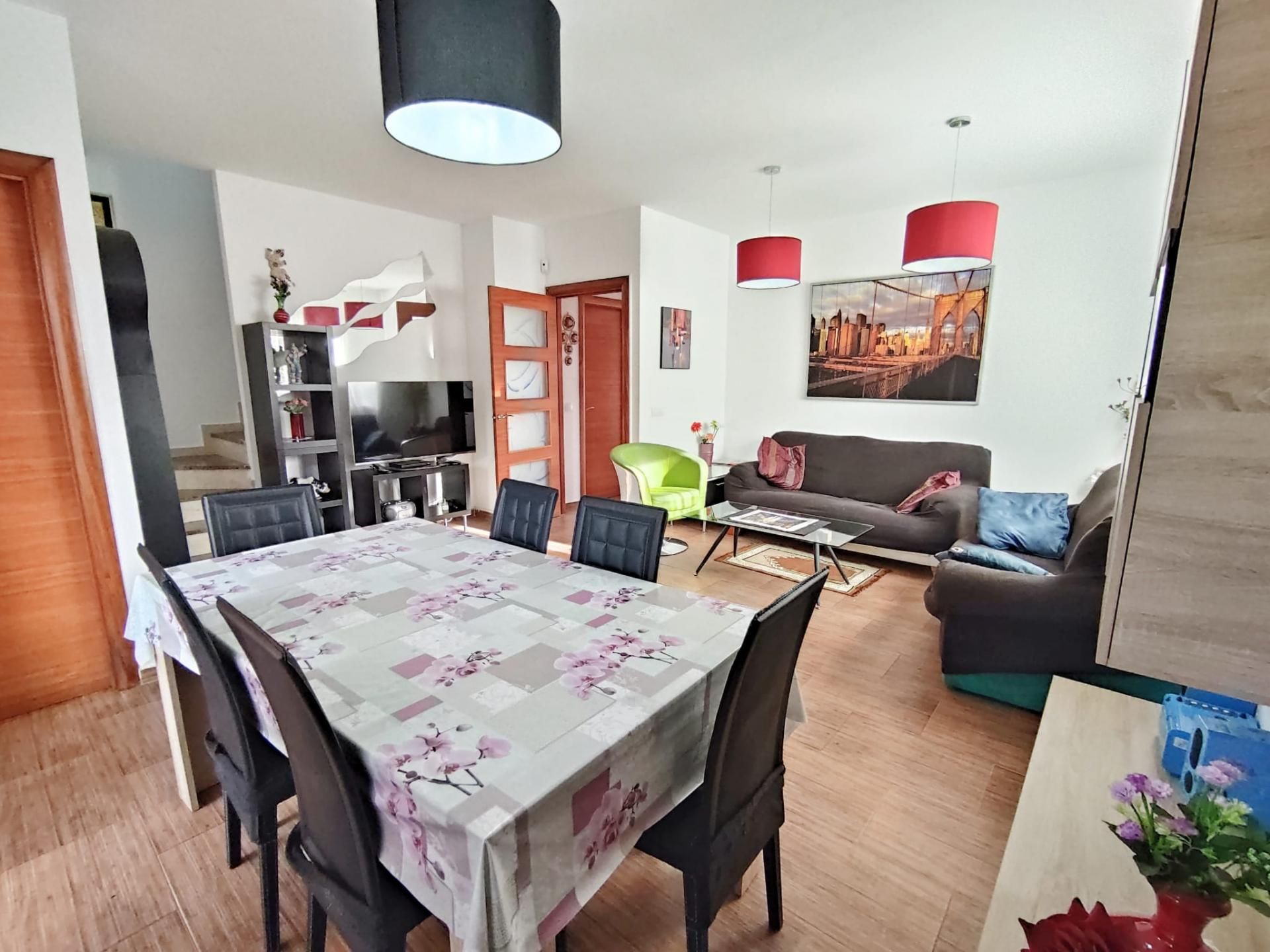 Sala d'estar de Casa adosada en venda en Vidreres amb Calefacció, Jardí privat i Terrassa