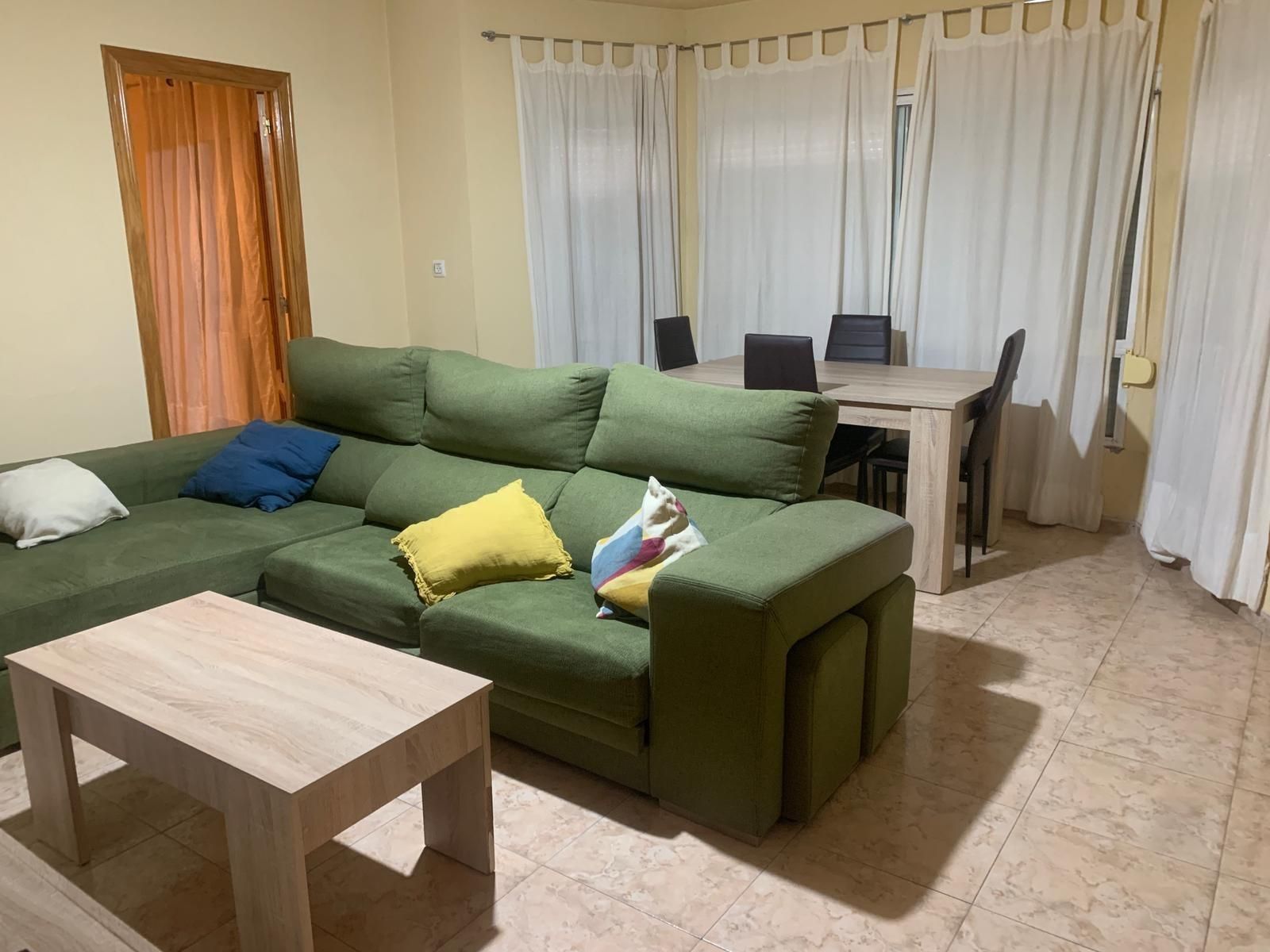 Living room of Flat to rent in Plasencia  with Air Conditioner, Heating and Terrace