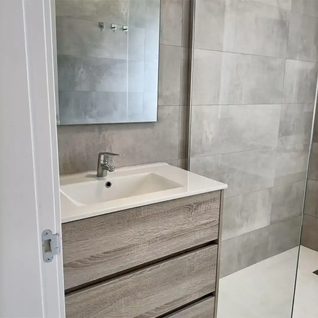 Baño de Piso de alquiler en Santander con Trastero