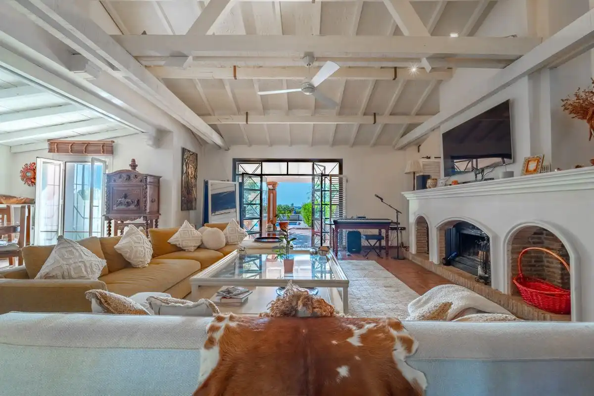 Living room of Houses for rent in Benahavís  with Air Conditioner, Heating and Private garden