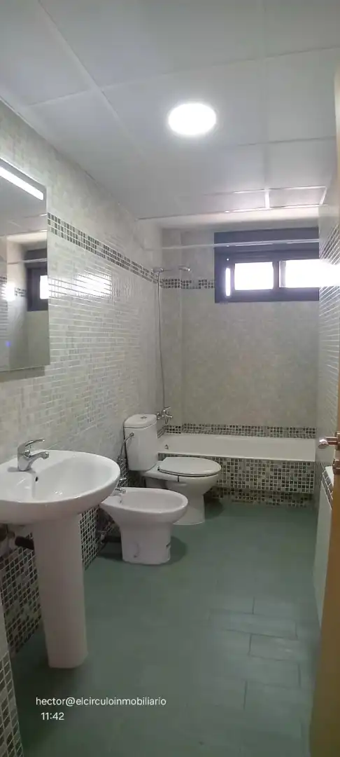 Bany de Dúplex de lloguer en Fuentes de Ebro amb Calefacció, Terrassa i Traster