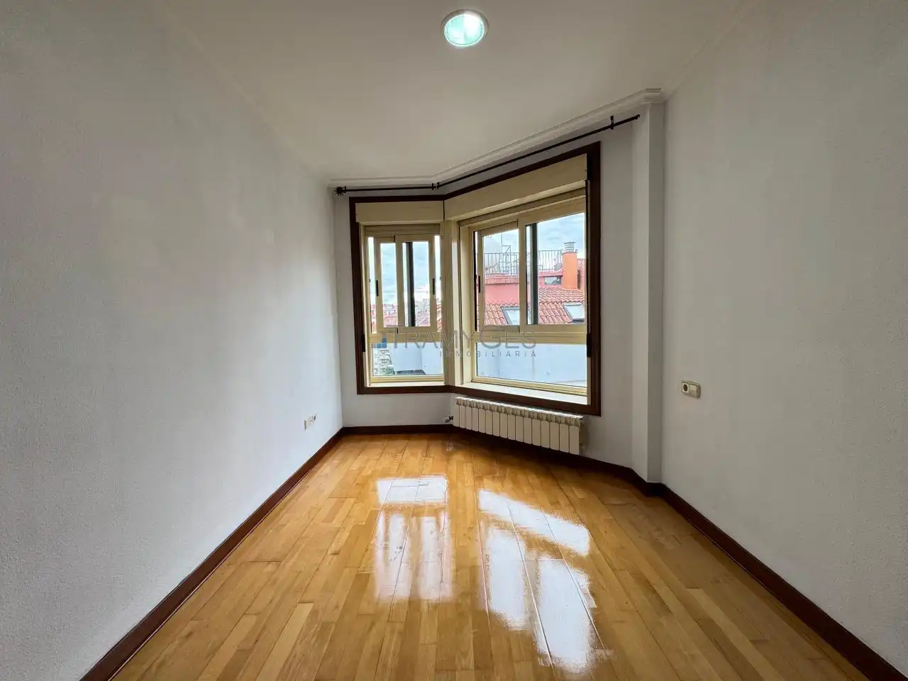 Dormitori de Apartament en venda en Vigo  amb Calefacció, Parquet i Traster