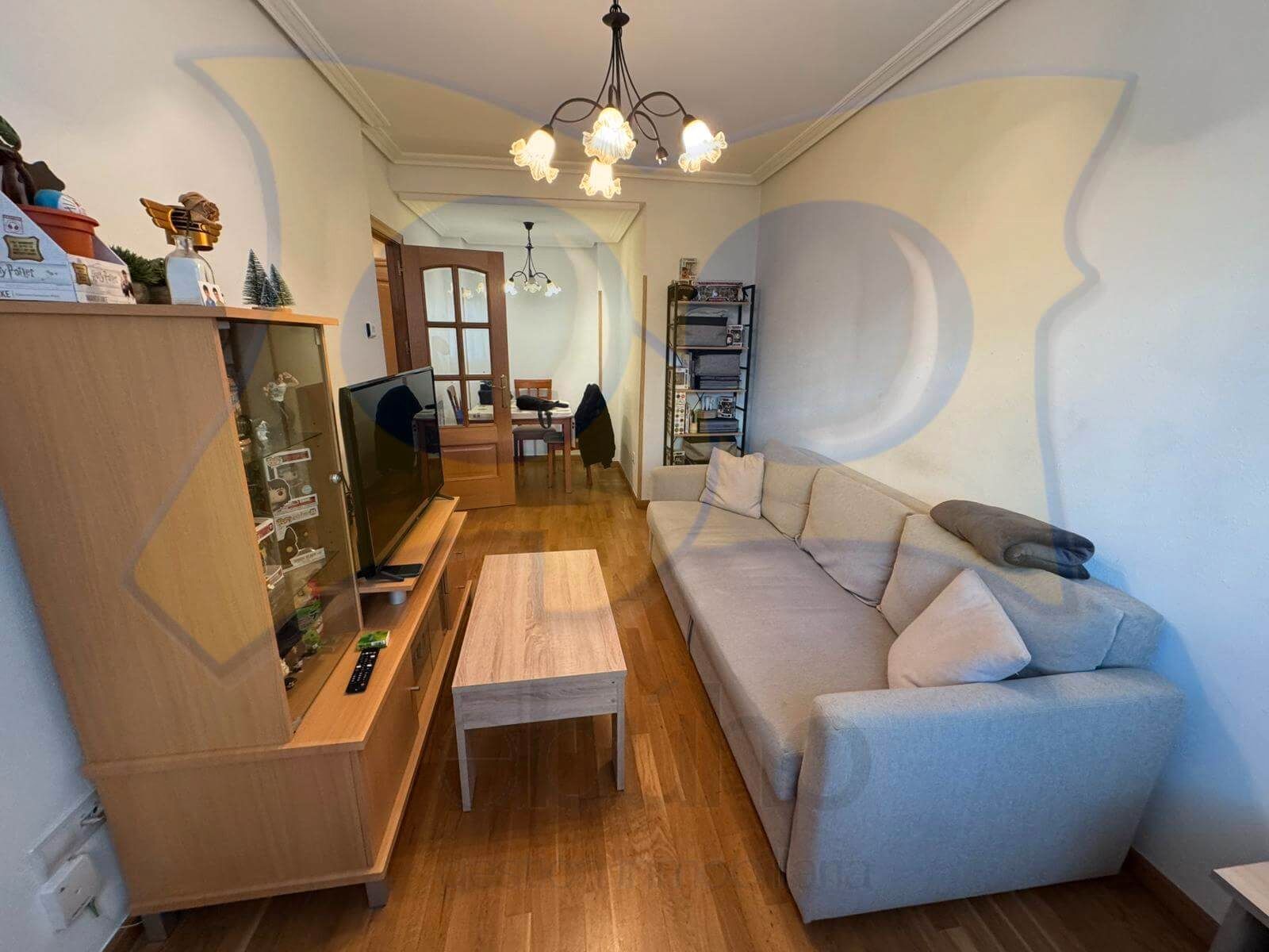 Living room of Flat for sale in Salamanca Capital  with Heating, Parquet flooring and Washing machine