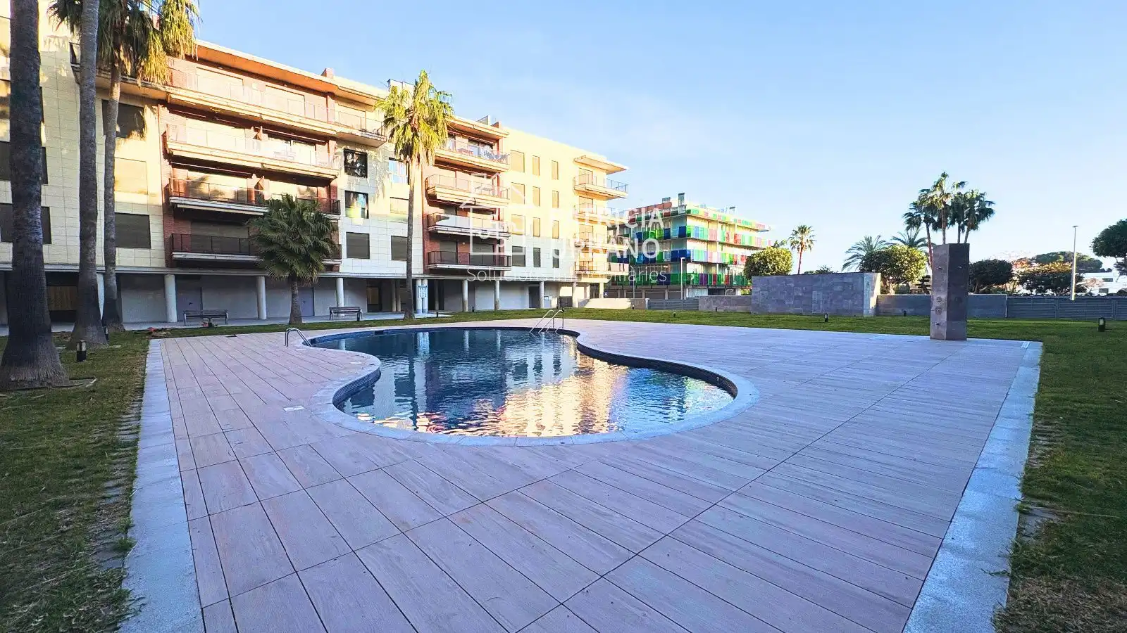 Swimming pool of Flat for sale in Cambrils  with Air Conditioner, Heating and Parquet flooring