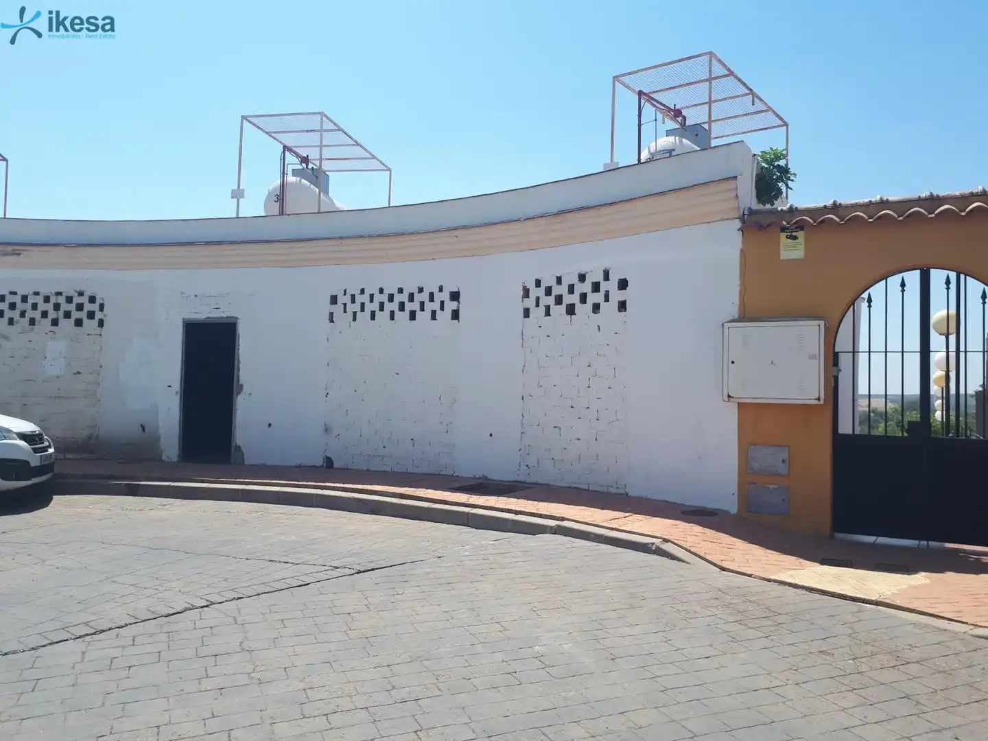 Local comercial en venda a Calle RAFAEL MOLERO CABRILLA 14