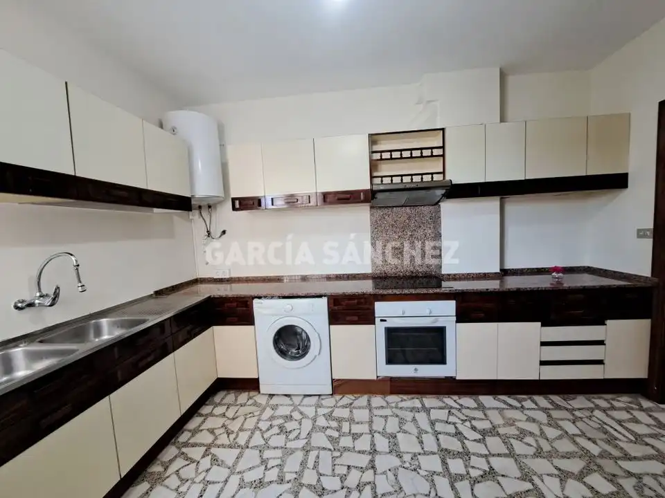 Küche von Wohnung zum Verkauf in Boiro