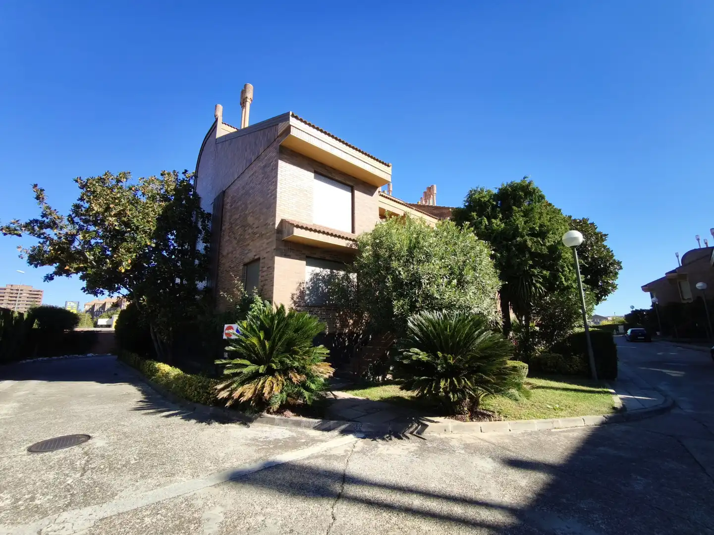 Vista exterior de Casa o xalet en venda en  Logroño amb Calefacció, Parquet i Terrassa