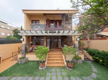 Maison jumelée avec balcon à vendre à Calle Pío XII 39