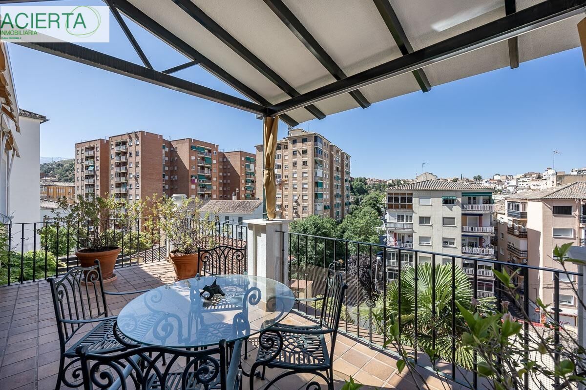 Terrassa de Casa o xalet en venda en  Granada Capital amb Aire condicionat, Calefacció i Jardí privat