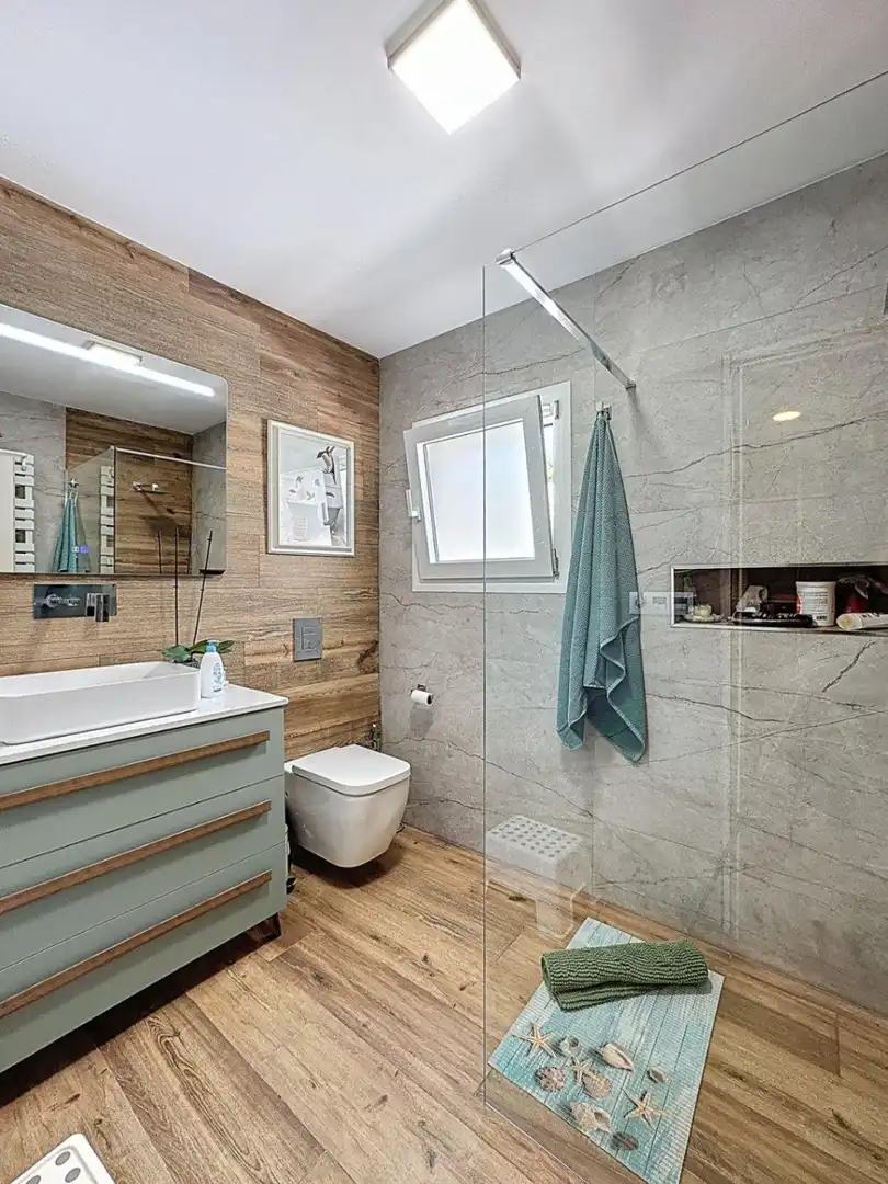 Badezimmer von Haus oder Chalet zum Verkauf in La Nucia mit Klimaanlage, Heizung und Privatgarten