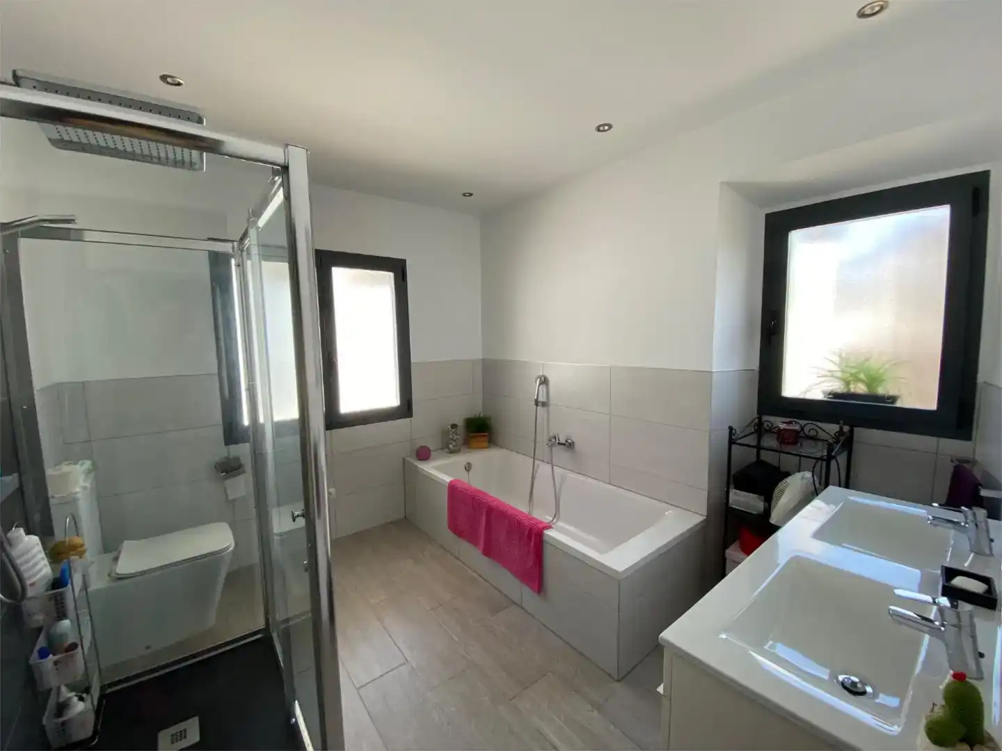 Badezimmer von Wohnung zum Verkauf in  Palma de Mallorca mit Klimaanlage, Privatgarten und Abstellraum