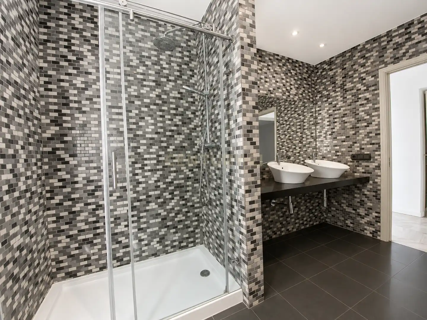 Bany de Apartament de lloguer en Benalmádena amb Aire condicionat, Jardí privat i Piscina