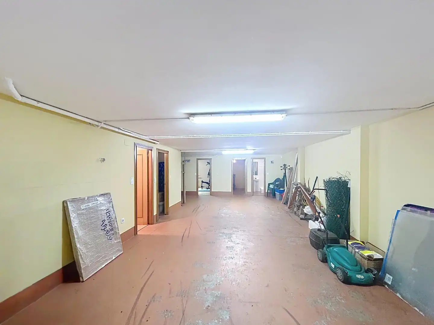 Casa adosada en venta en Santiago de Compostela  con Calefacción, Terraza y Piscina comunitaria