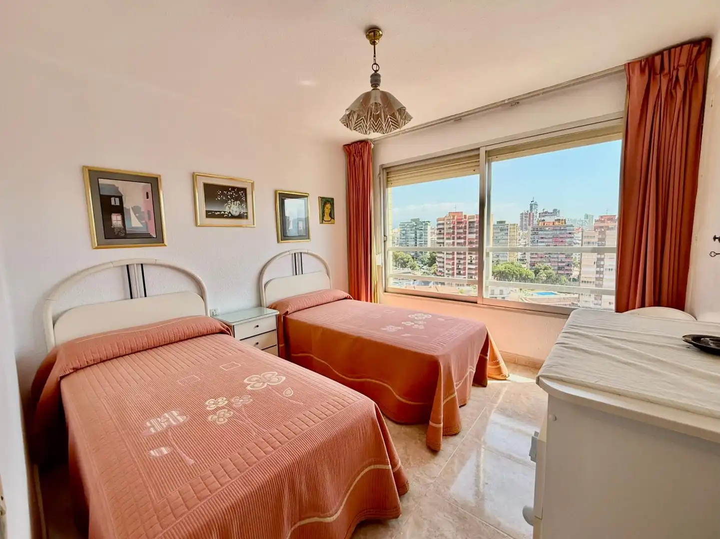 Dormitori de Apartament en venda en Benidorm amb Terrassa i Piscina comunitària