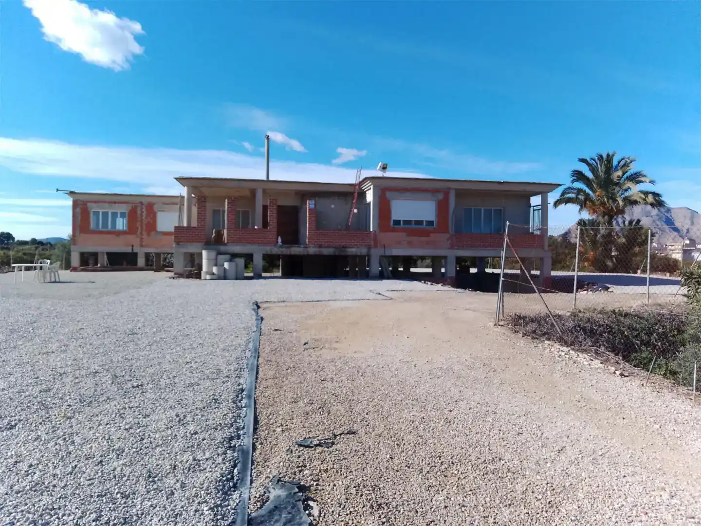 Vista exterior de Casa o xalet en venda en Orihuela amb Piscina i Balcó