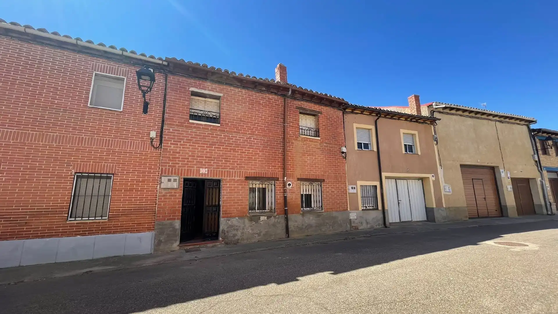 Vista exterior de Casa o xalet en venda en Villarramiel amb Terrassa i Moblat