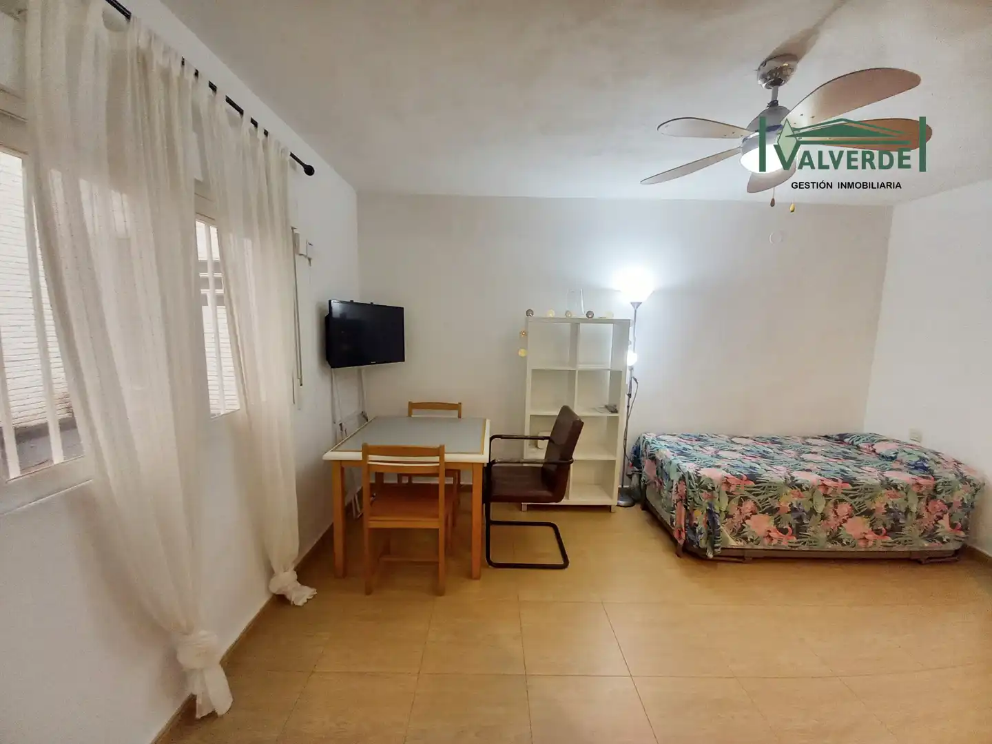 Habitación de Estudio de alquiler en Granada con Calefacción, Amueblado y Lavadora