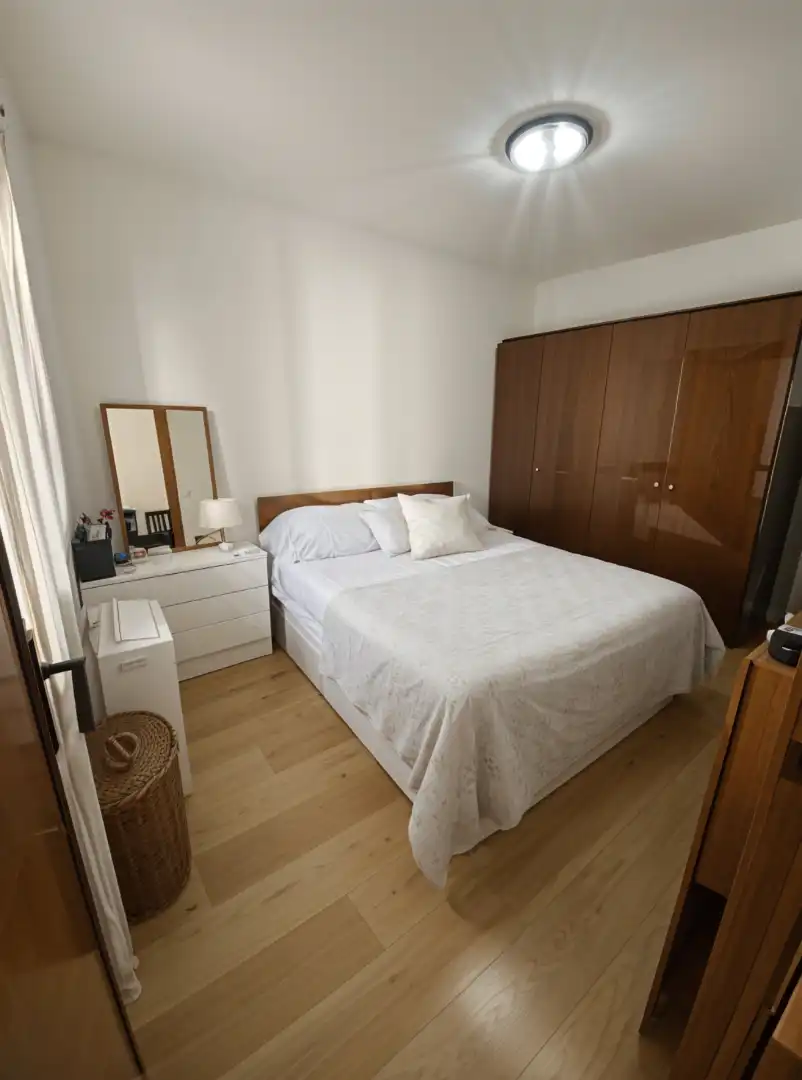 Habitación de Piso en venta en Barcelona con Balcón y Internet