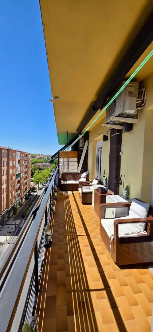 Flat with terrace for sale in Avenida Gonzalo de Berceo