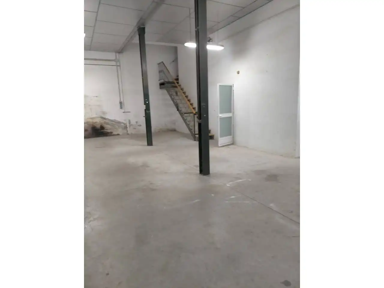 Industrial buildings for rent in Cabra