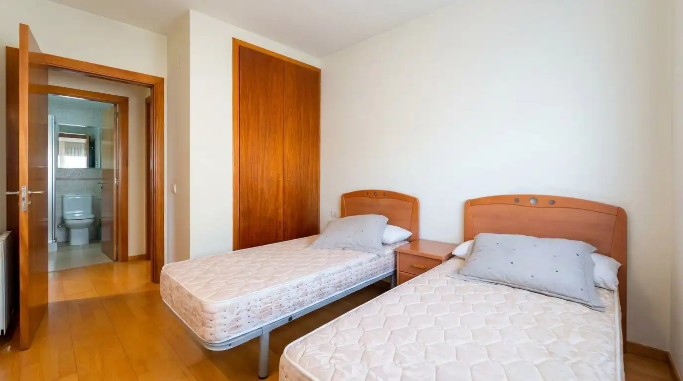 Habitación de Piso en venta en Girona con Aire acondicionado, Calefacción y Balcón