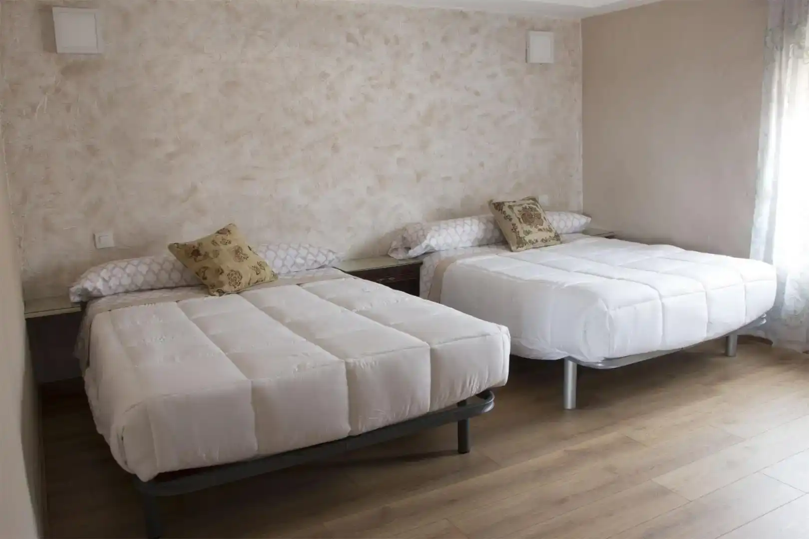 Schlafzimmer von Wohnung zur Miete in Valdemora mit Parkett, Möbliert und Ofen