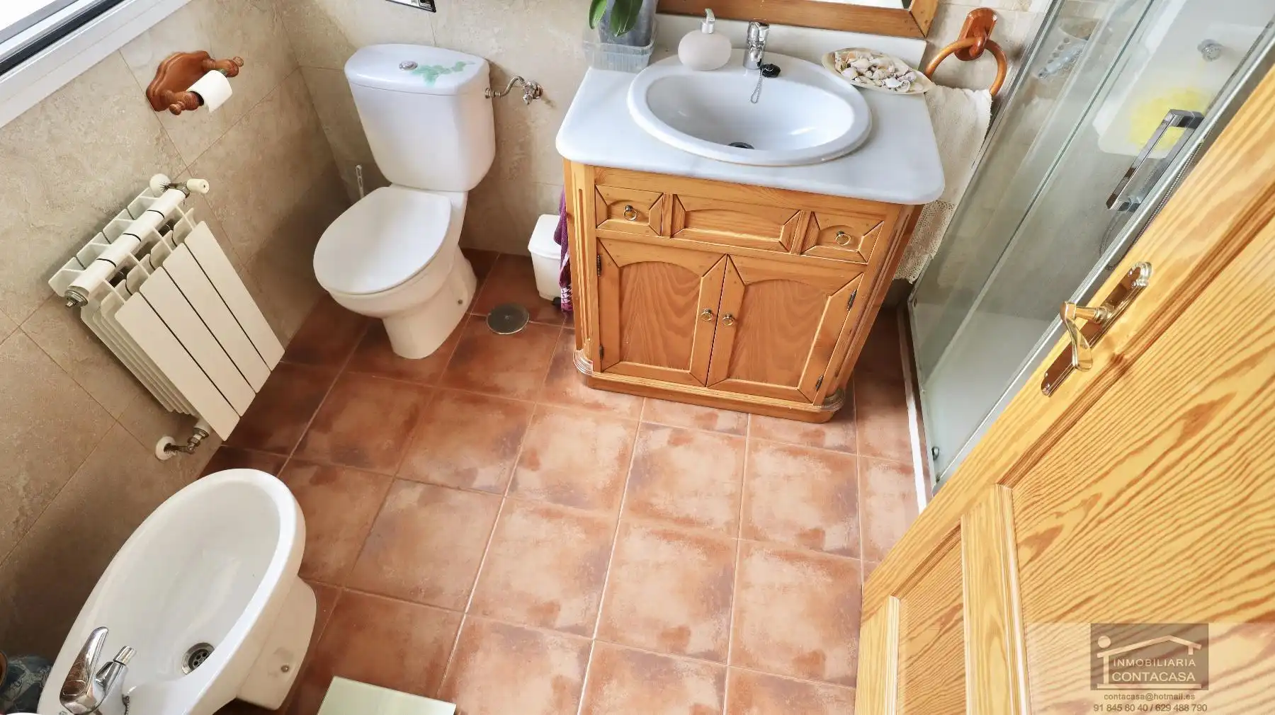 Bany de Casa o xalet en venda en Miraflores de la Sierra amb Calefacció, Terrassa i Traster