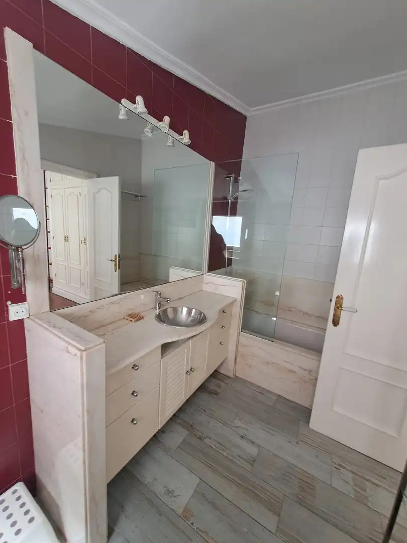 Bathroom of Flat for rent in Salamanca  with Air Conditioner, Heating and Parquet flooring