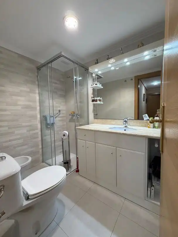 Badezimmer von Wohnung zum Verkauf in Vitoria - Gasteiz mit Heizung, Terrasse und Abstellraum