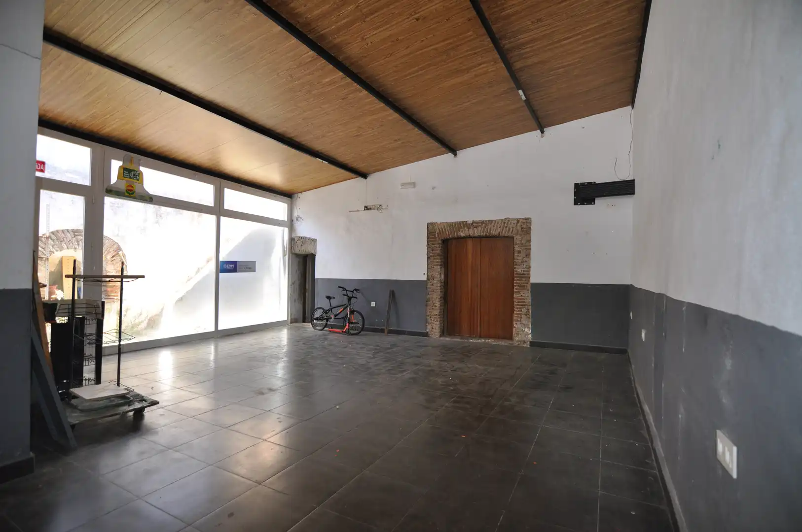 Commercial properties for rent in Valdefuentes  with Air Conditioner