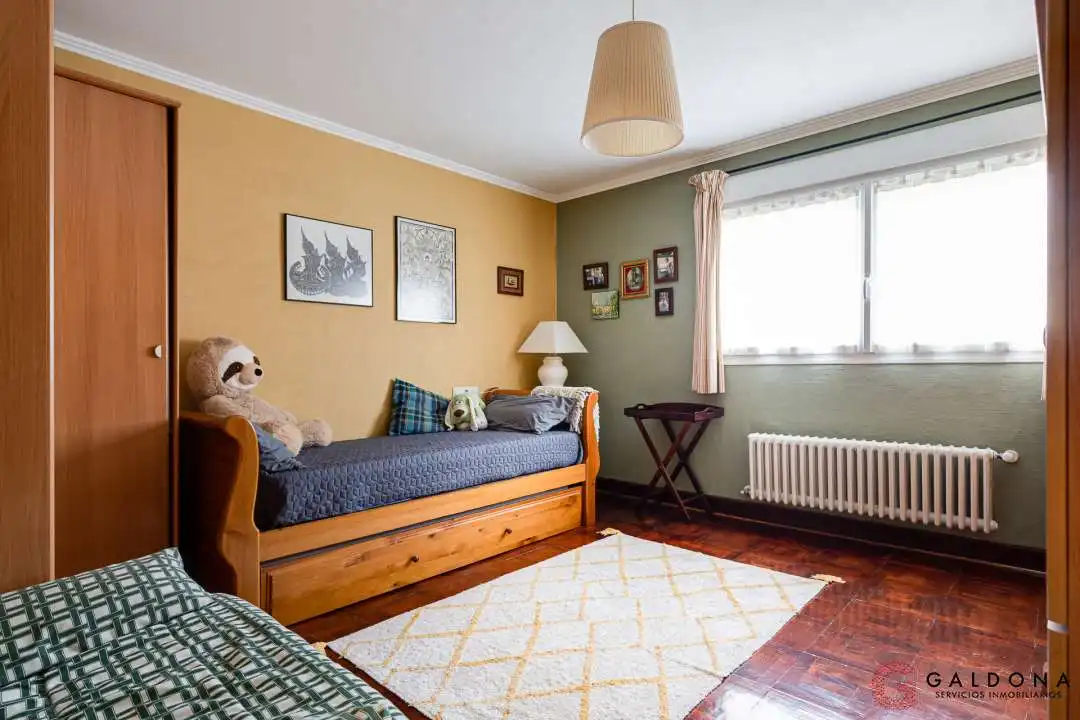 Dormitori de Casa adosada en venda en Donostia - San Sebastián  amb Aire condicionat, Calefacció i Jardí privat