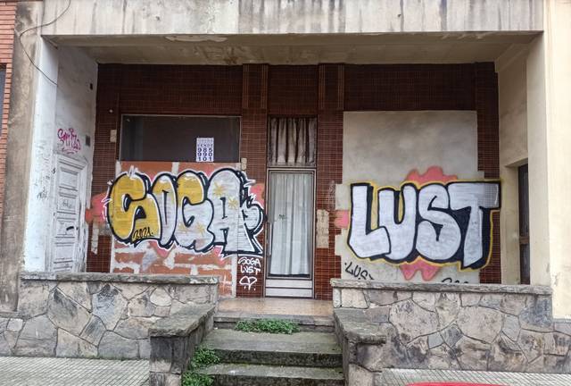 Local comercial en Venta en Calle del Bierzo en Pumarín