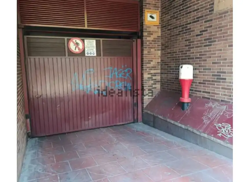 Aparcament de Garatge de lloguer en  Logroño