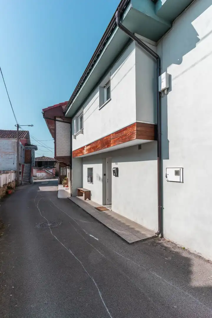 Vista exterior de Casa adosada en venda en Siero amb Calefacció