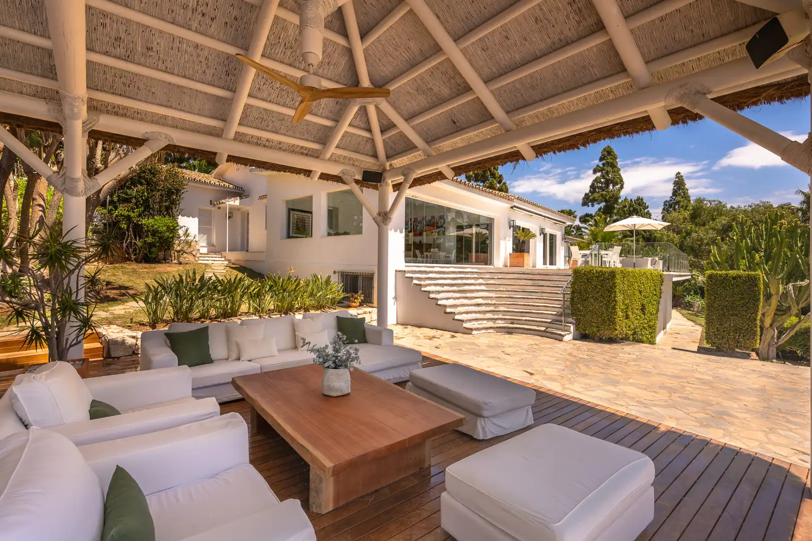 Terrasse von Haus oder Chalet zum Verkauf in Marbella mit Klimaanlage, Privatgarten und Terrasse