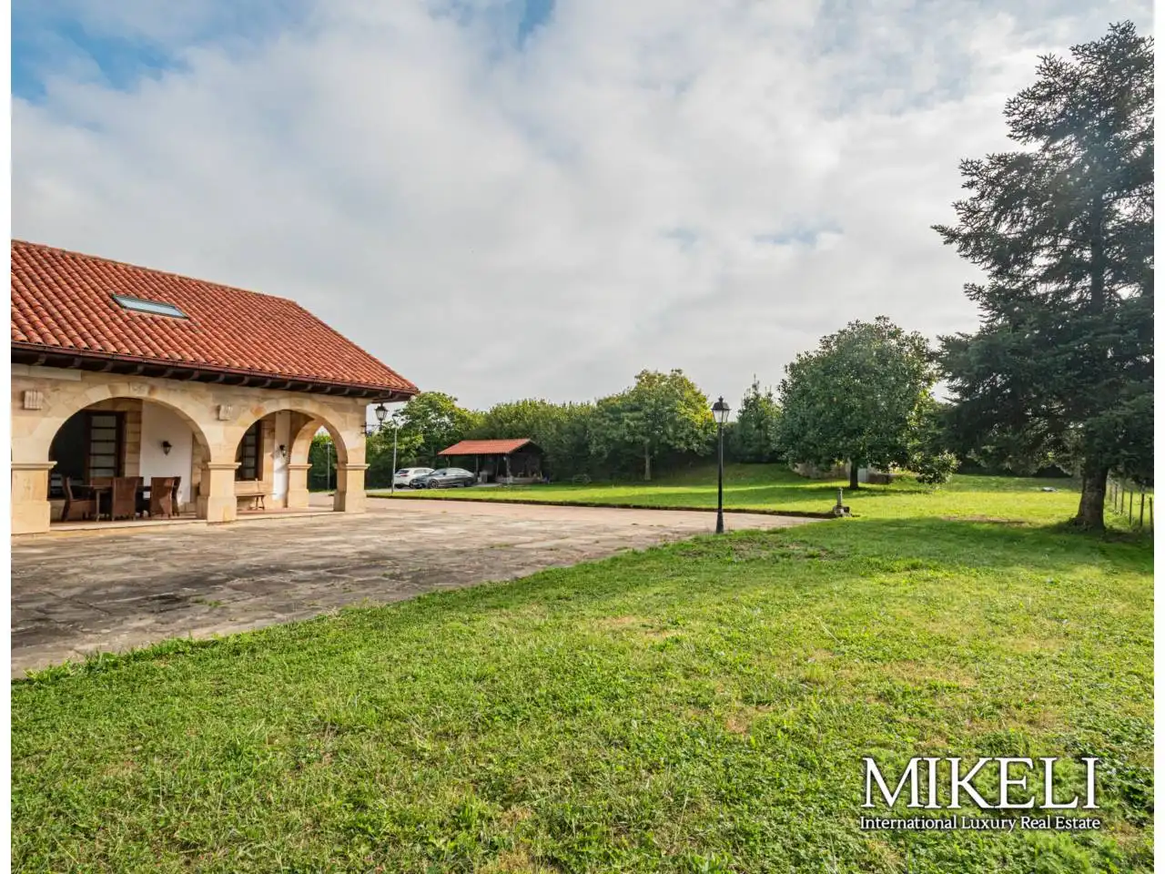 Parking de Casa o chalet en venta en Santillana del Mar con Calefacción, Jardín privado y Parquet