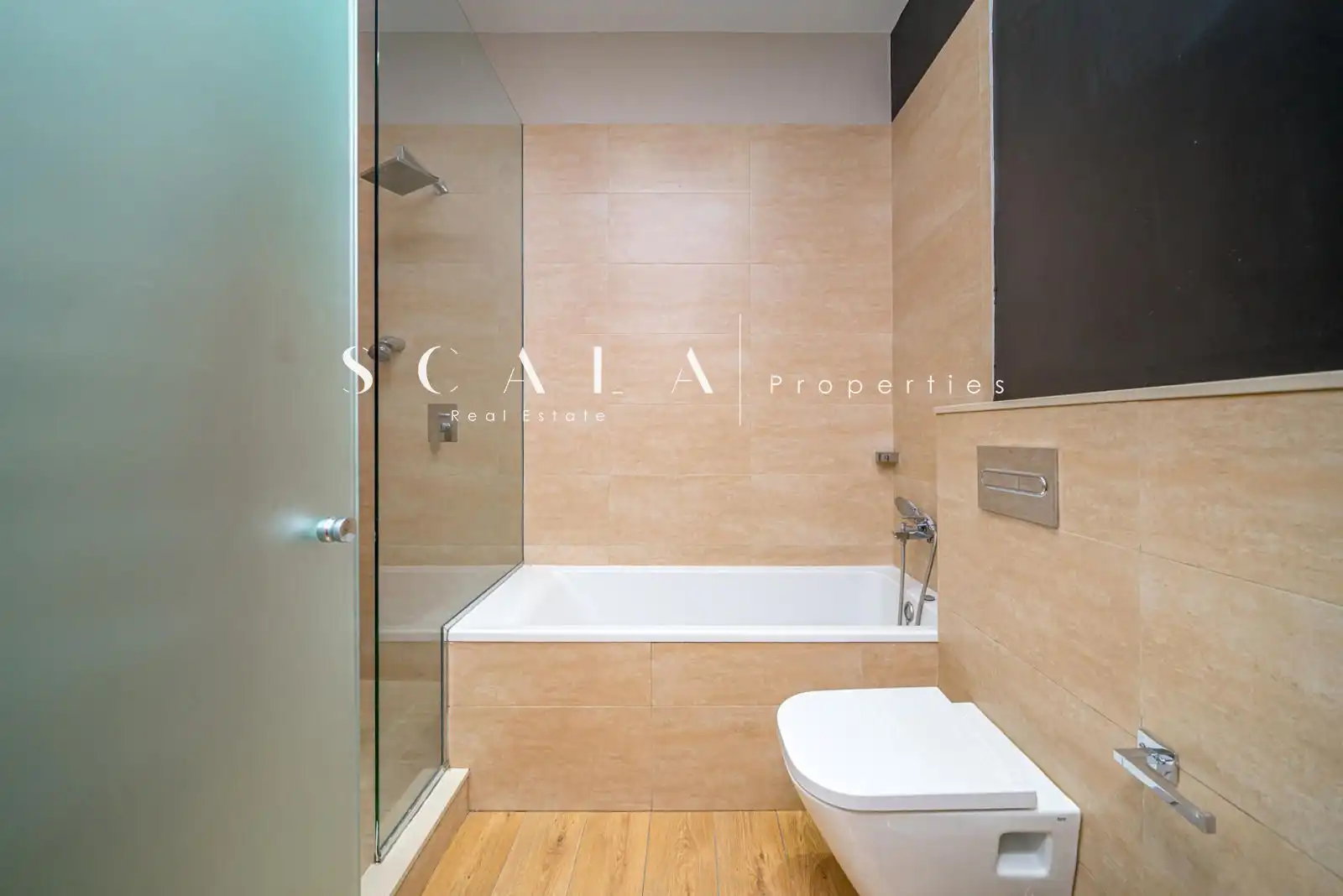 Bathroom of Duplexes for rent in Madrid  with Air Conditioner, Heating and Terrace