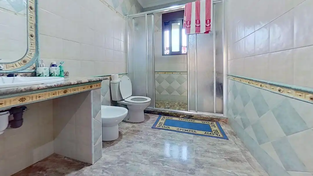 Baño de Casa o chalet en venta en Elche / Elx con Aire acondicionado, Calefacción y Jardín privado