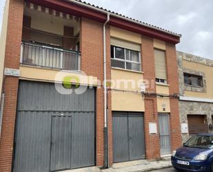 Vista exterior de Casa adosada en venda en Zamora Capital  amb Terrassa