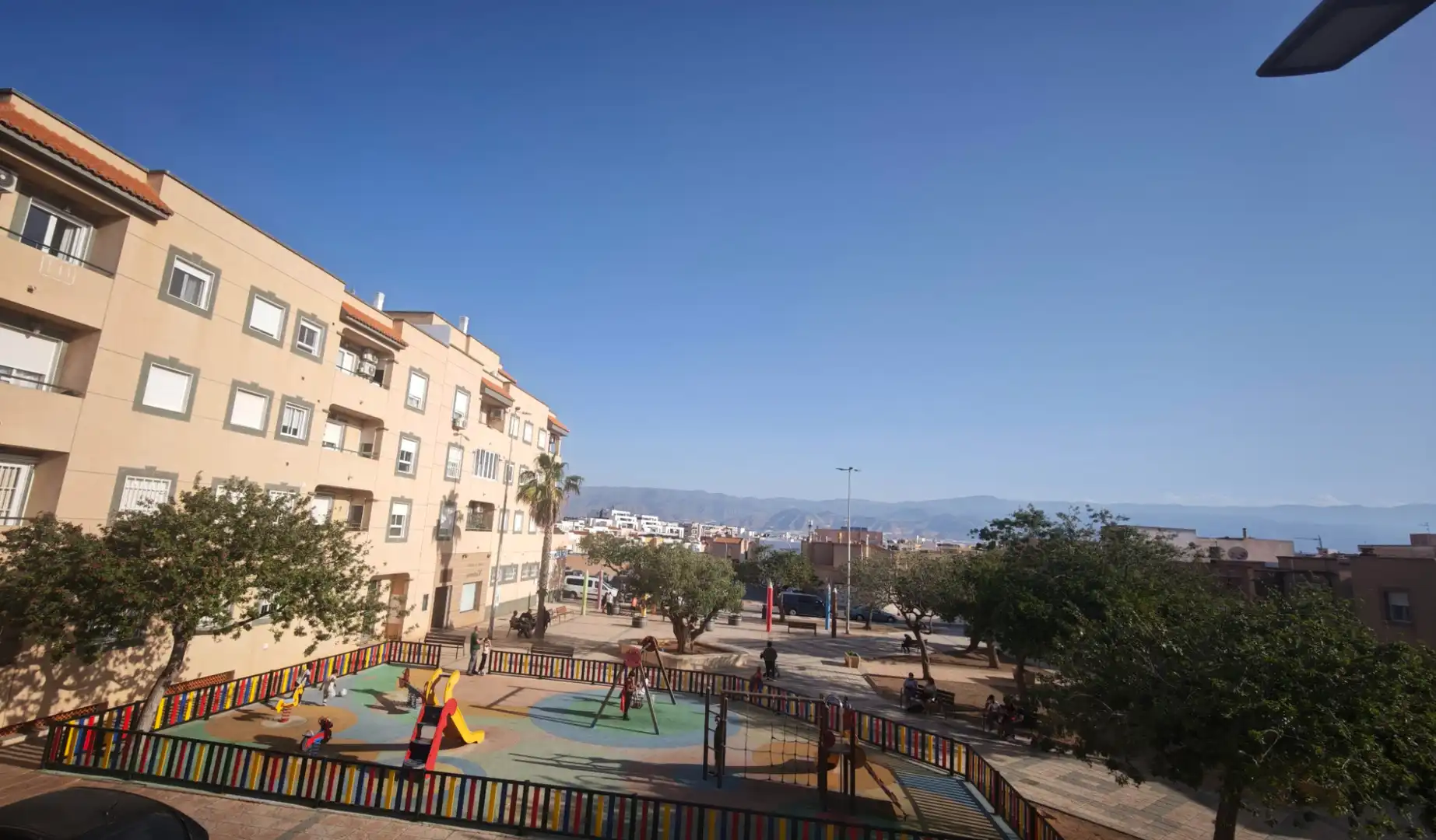 Vista exterior de Casa o xalet en venda en Roquetas de Mar amb Terrassa