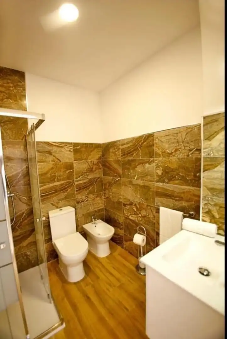 Baño de Piso de alquiler en Alicante / Alacant con Aire acondicionado, Terraza y Amueblado
