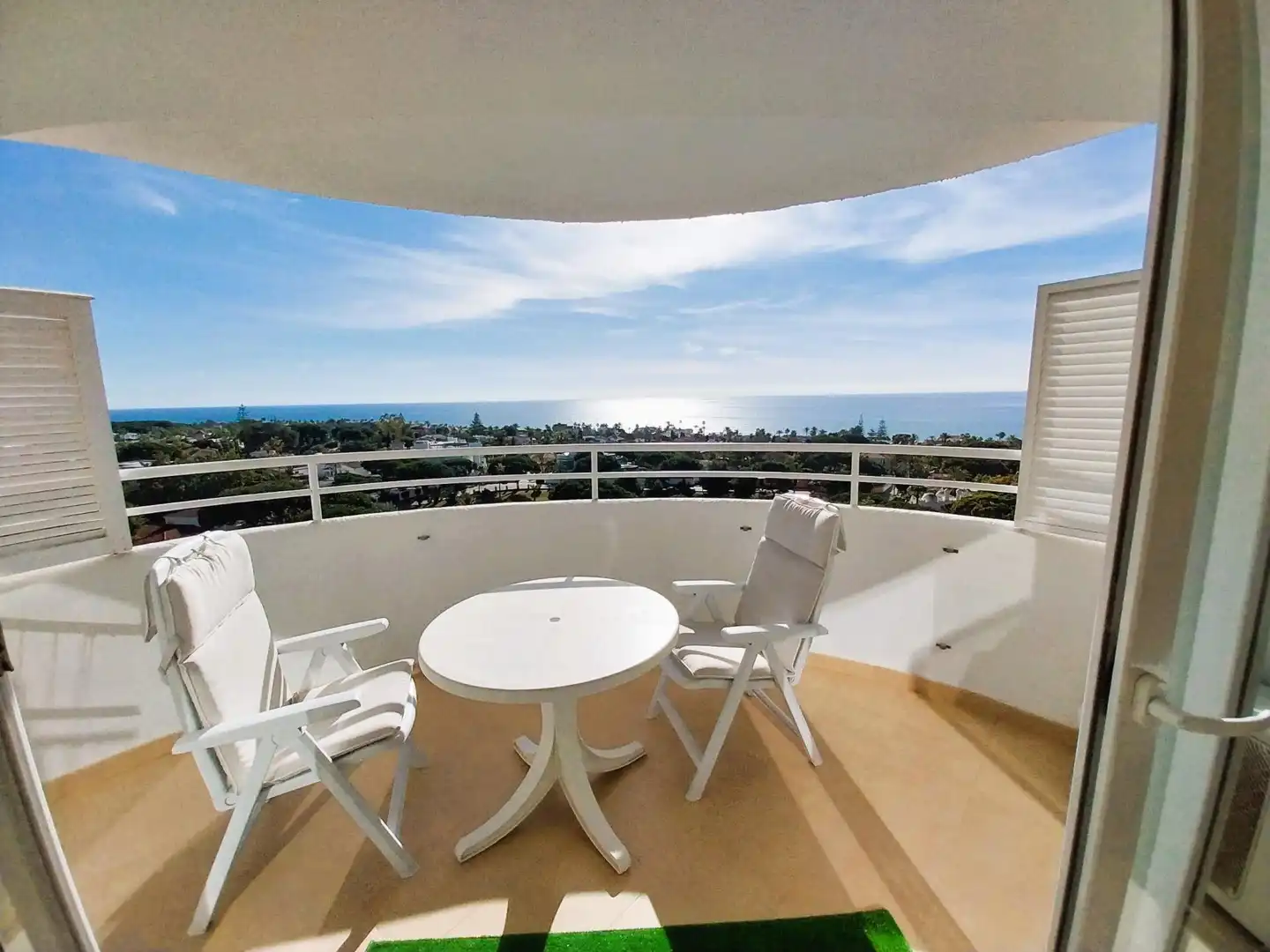 Terrasse von Wohnung zum Verkauf in Marbella mit Klimaanlage, Privatgarten und Terrasse