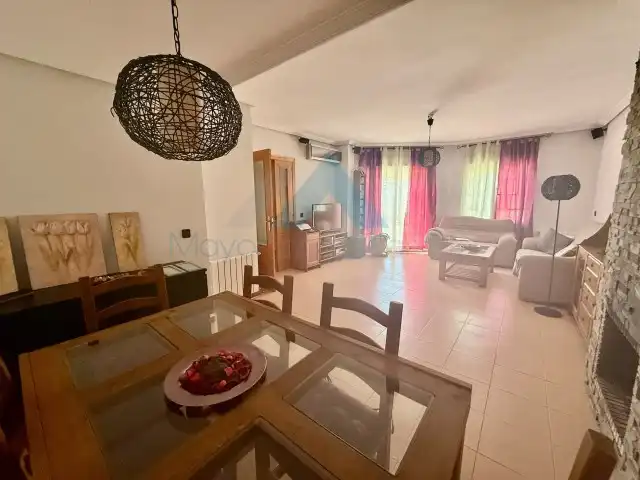 Sala de estar de Casa adosada de alquiler en Meco con Aire acondicionado, Calefacción y Parquet
