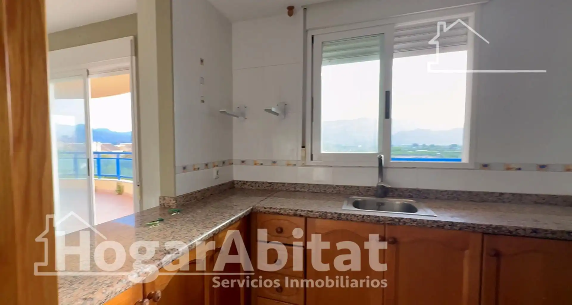 Cocina de Apartamento en venta en Tavernes de la Valldigna con Terraza, Trastero y Balcón