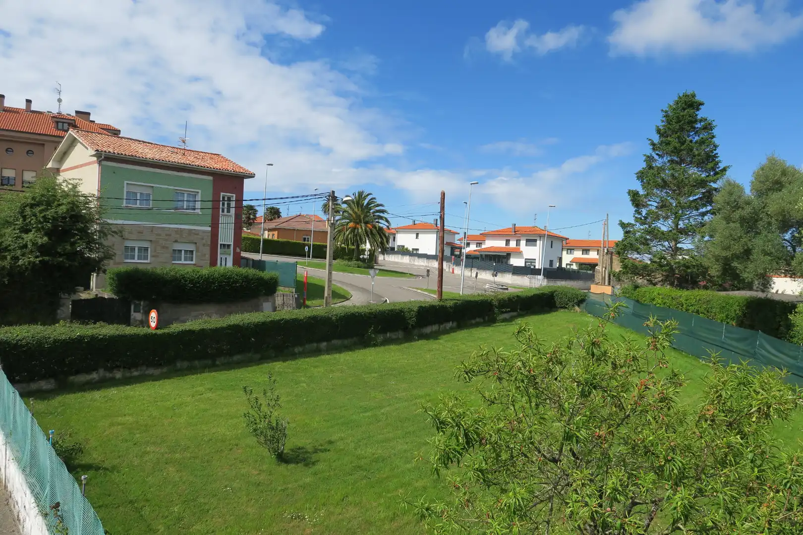 Außenansicht von Haus oder Chalet zum Verkauf in Avilés mit Heizung und Privatgarten