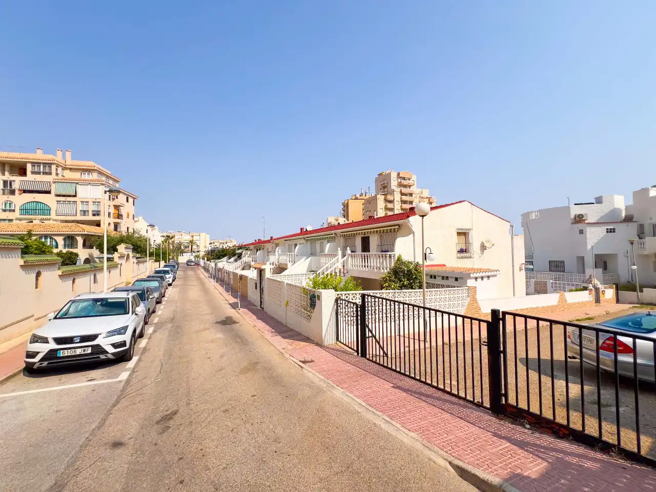 Vista exterior de Casa o xalet en venda en Torrevieja amb Aire condicionat, Calefacció i Terrassa