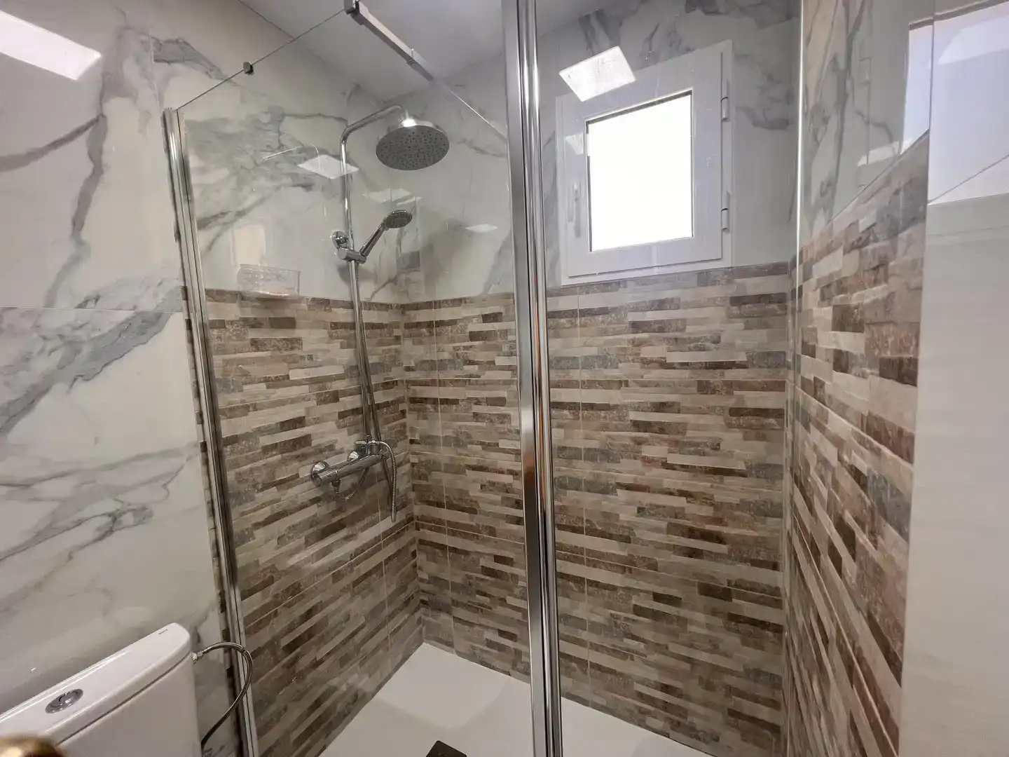 Baño de Casa o chalet para compartir en Pozuelo de Alarcón con Aire acondicionado, Jardín privado y Amueblado