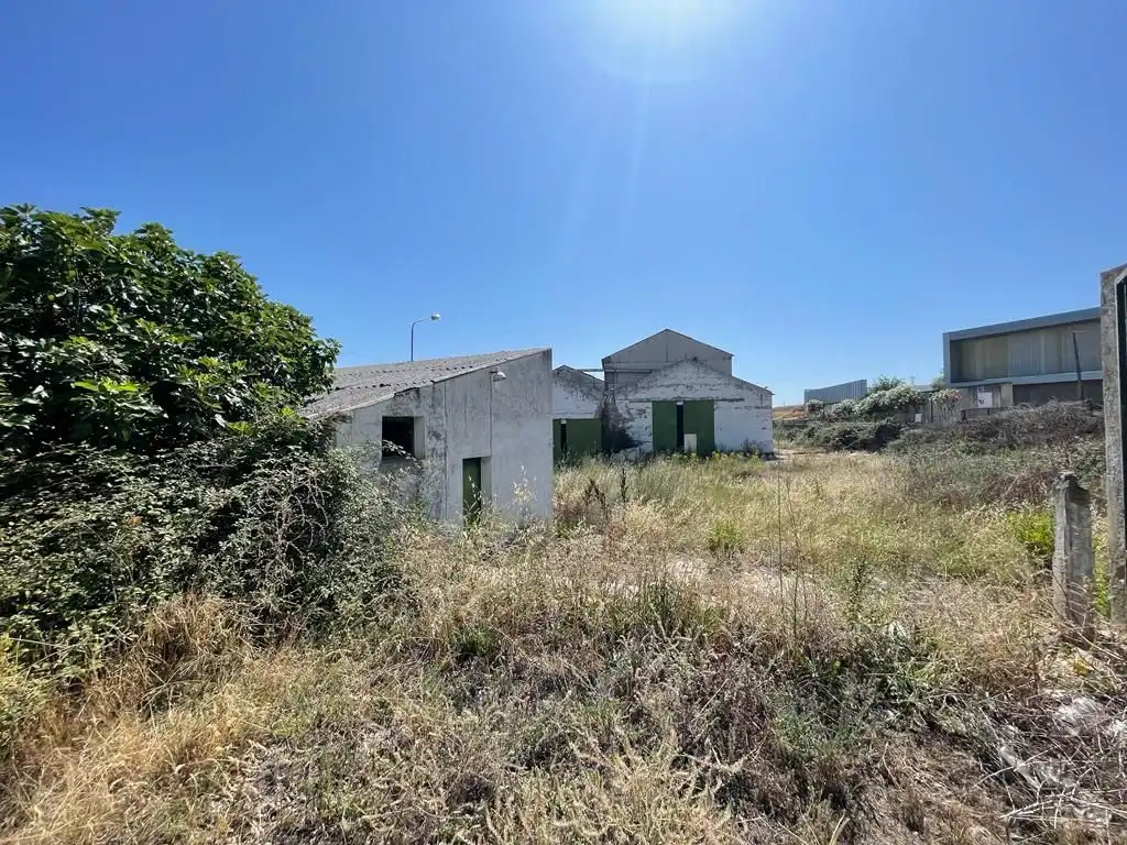 Industrial buildings for sale in Galisteo