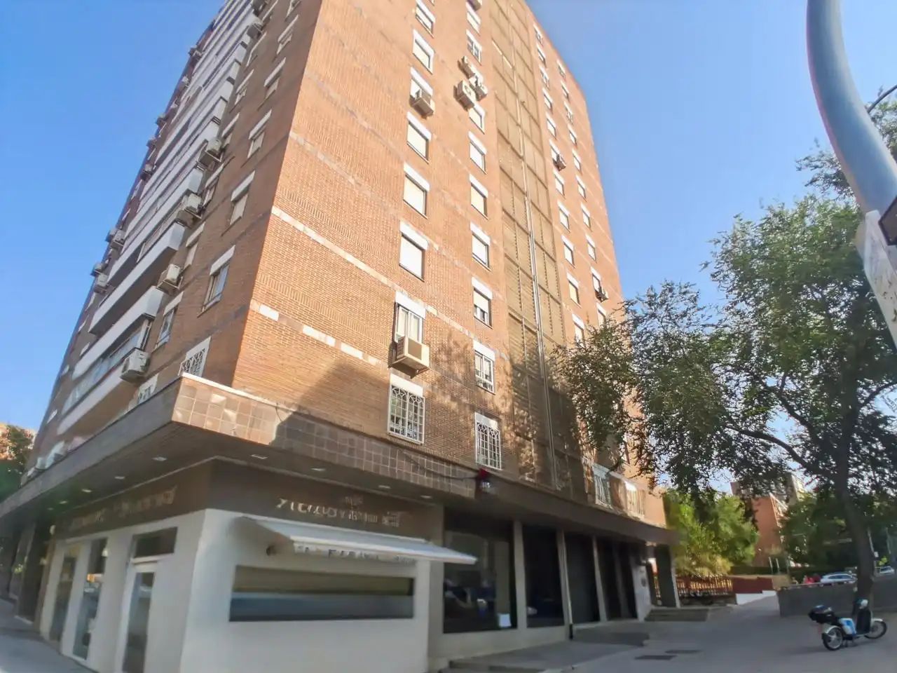 Vista exterior de Pis en venda en Madrid amb Calefacció, Parquet i Terrassa